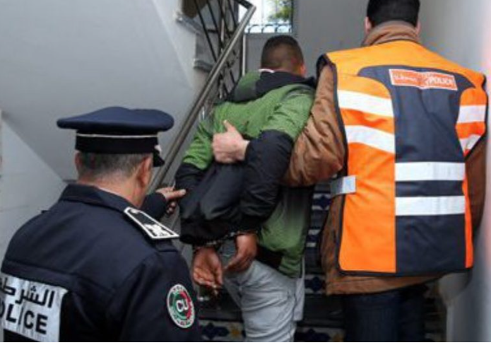 أمن طنجة يطيح بأخطر نصاب متهم بانتحال صفات مسؤولين أمنيين 