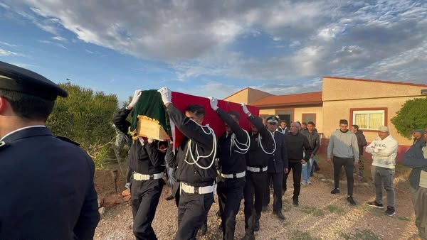 بالصور: جنازة رسمية لتشييع جثمان الشرطي شهيد الواجب بمسقط رأسه بأبي الجعد 