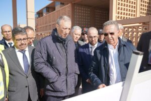 فريد شوراق والي جهة مراكش اسفي يقوم بزيارة تفقدية للملعب الكبير بمراكش 