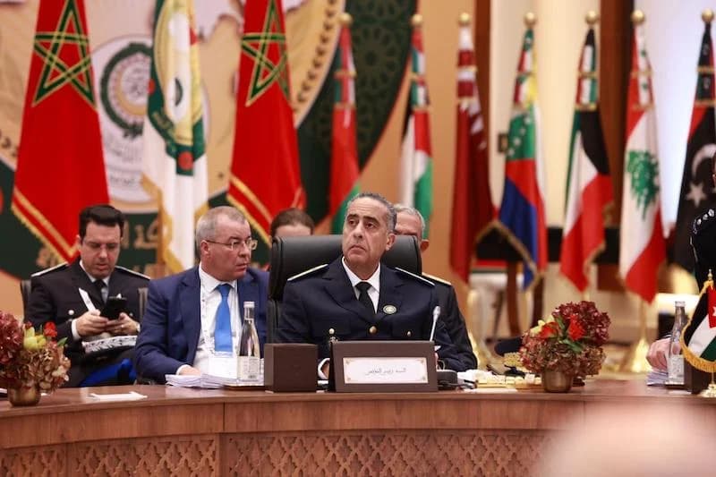 توشيح عبد اللطيف حموشي بوسام الأمير نايف للأمن العربي من الدرجة الأولى 