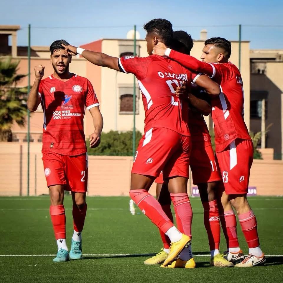 الكوكب المراكشي يفوز على الراسينغ البيضاوي بهدفين نظيفين ويواصل الصدارة 