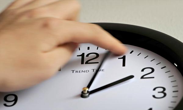 العودة إلى الساعة القانونية يوم الأحد 23 فبراير 
