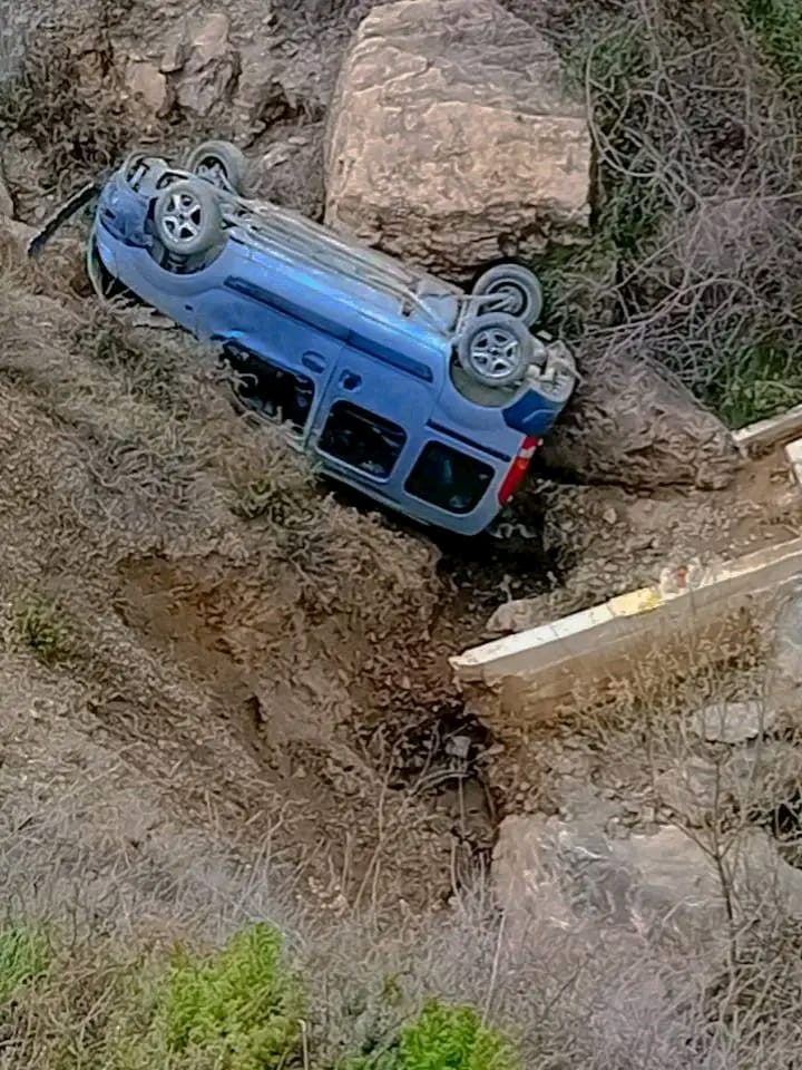نجاة سائق بأعجوبة خلال حادث انقلاب سيارة في دوار عرنوق نواحي الحسيمة 