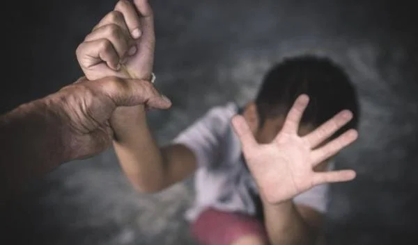 فضيحة تحــرش «بيدوفيل» بالأطفال تهز حي الانبعاث بخريبكة 