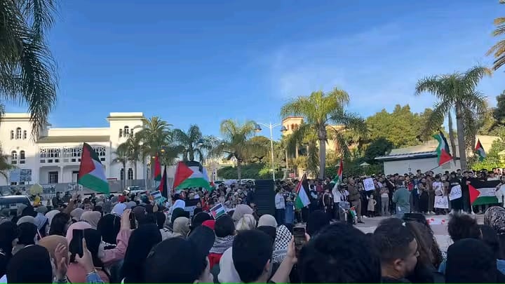 ساكنة مدينة الحسيمة تتظاهر دعمًا لفلسطين وتنديدًا بالعدوان الإسرائيلي 