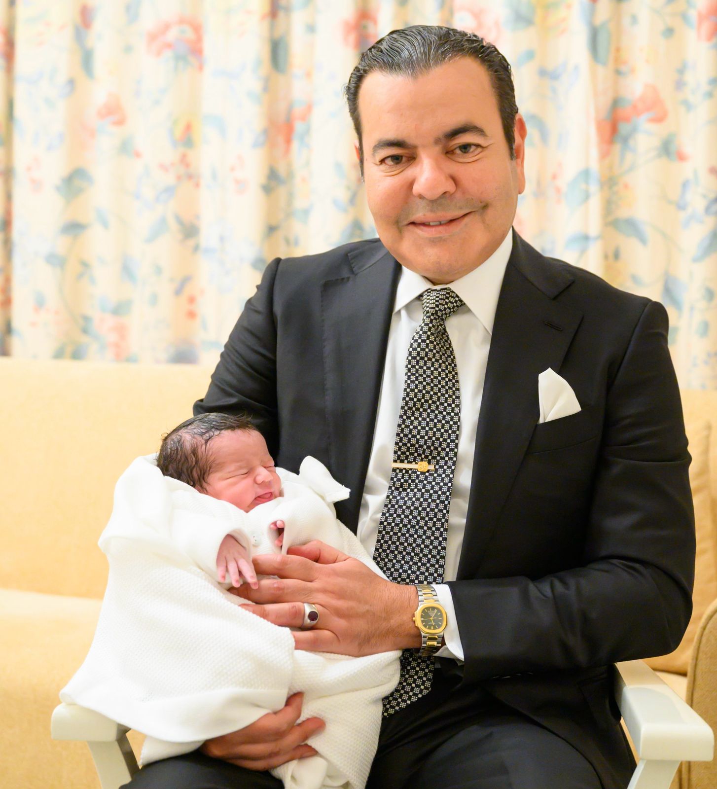 صاحب السمو الملكي الأمير مولاي رشيد يزور ضريح المولى إدريس الأزهر بمناسبة حفل ختان صاحبي السمو الأميرين مولاي أحمد ومولاي عبد السلام 