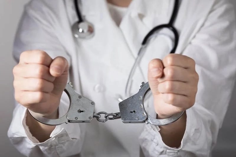أمن خريبكة يعتقل طبيب يشتبه في تورطه في تزوير وصفات طبية ‏ 