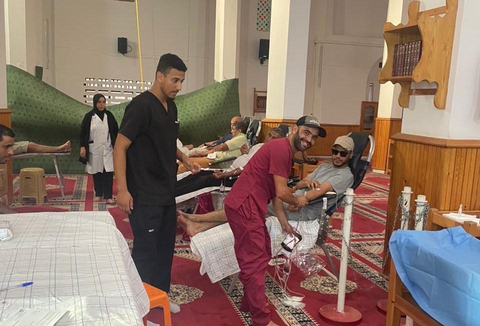 ضيوف الرحمن يعززون بنك الدم بخريبكة بـ80 كيساً في حملة مسجد العتيق