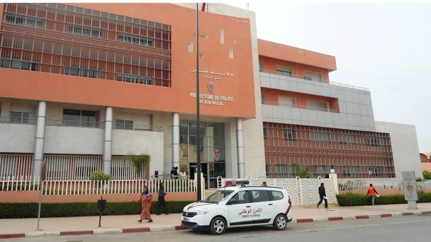 بني ملال.. توقيف ضابط ومفتش شرطة للاشتباه في تورطهما في قضية ابتزاز ورشوة 