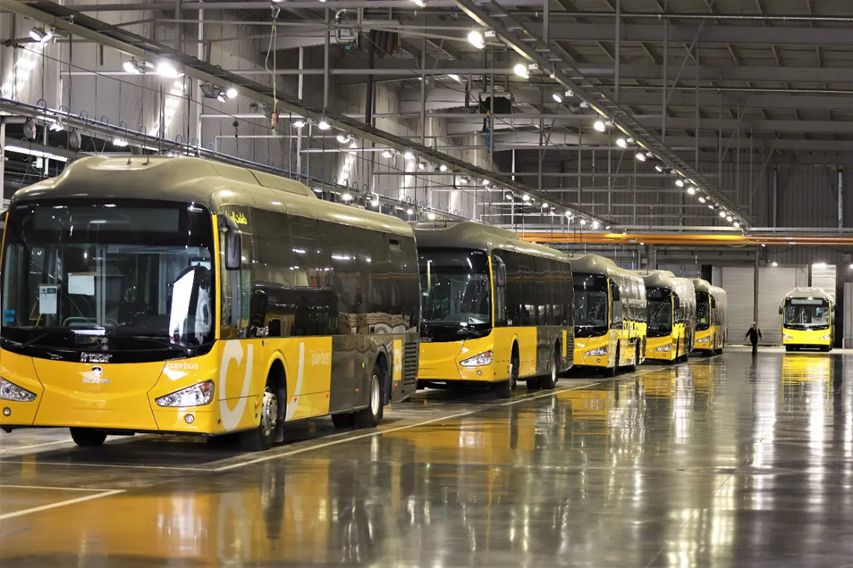 بكلفة 11 مليار درهم.. الداخلية تبدأ تنزيل نموذج النقل الحضري الجديد بألف حافلة حديثة 