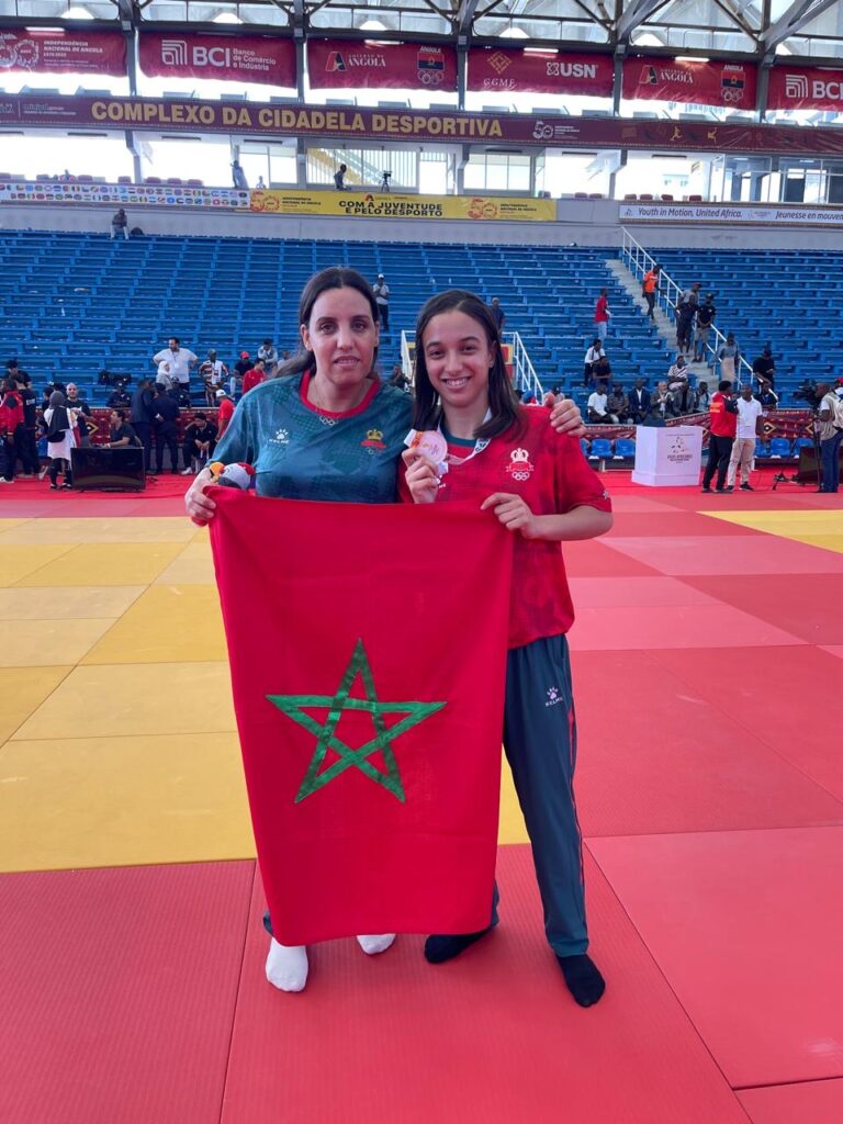 إلهام زين الدين .. بصمة خريبكية تقود الجيدو المغربي إلى منصة التتويج الإفريقية