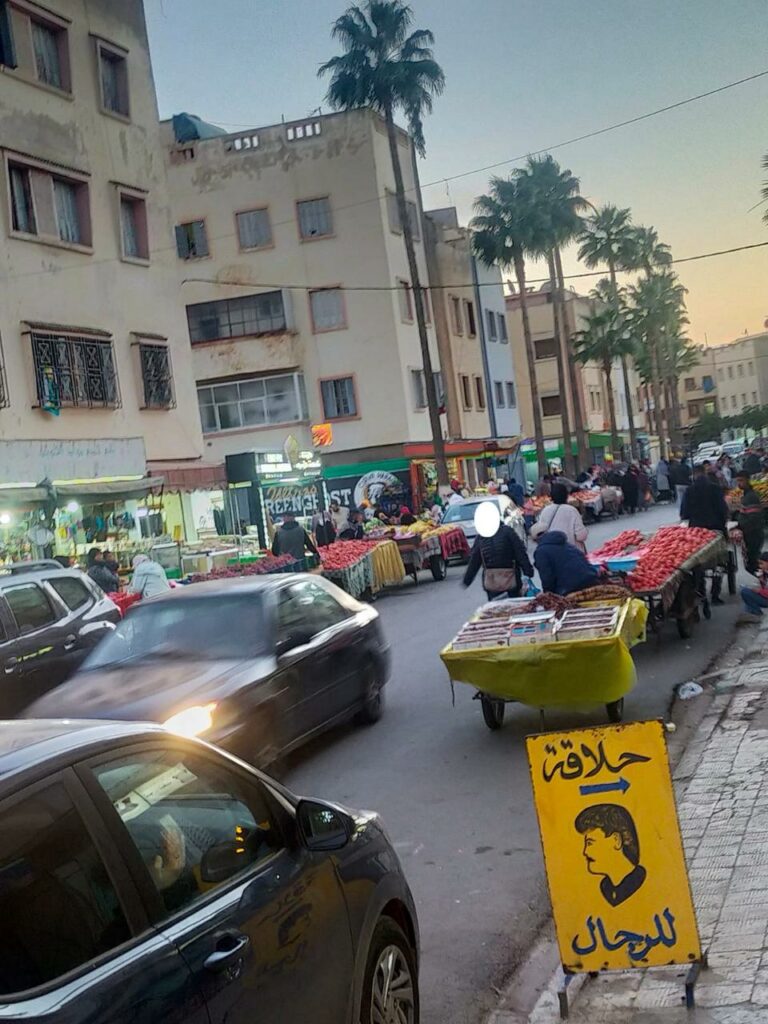 فوضى الباعة الجائلين تُشعل غضب ساكنة حي النهضة… واستغاثة لعامل إقليم خريبكة لفرض النظام 