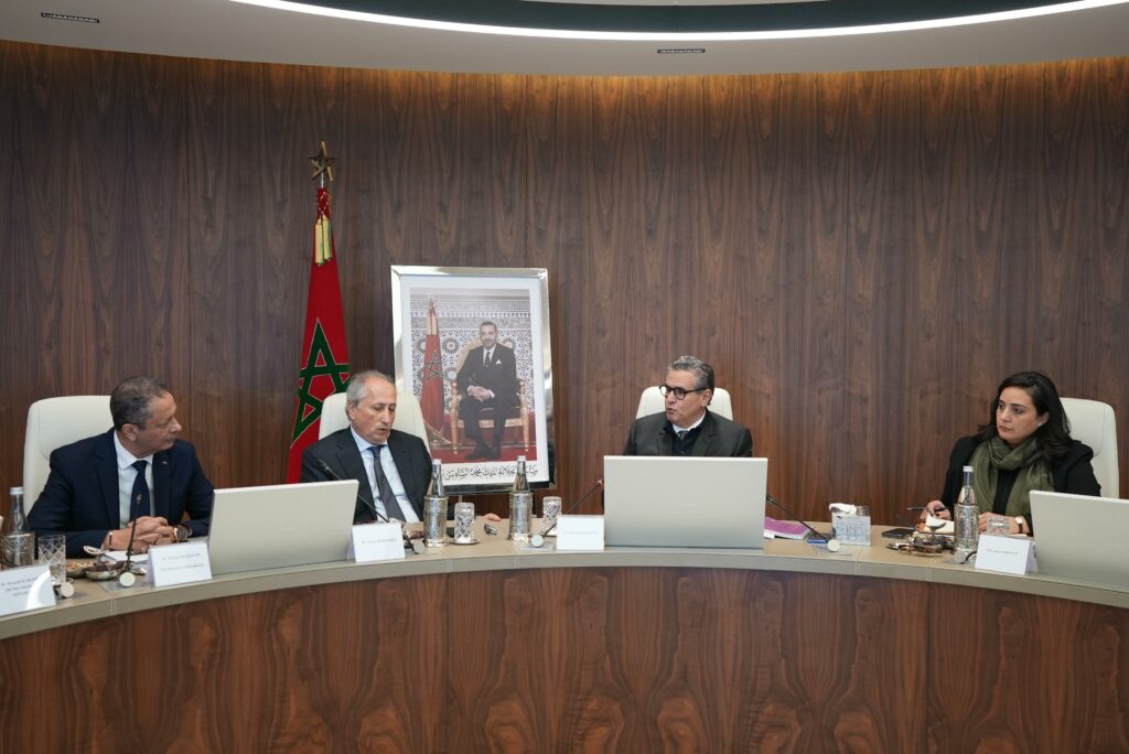 رئيس الحكومة يترأس اجتماع تقديم الخطة الاستراتيجية لـ“سونارجيس” وتتبع مشاريع تأهيل البنيات التحتية الرياضية