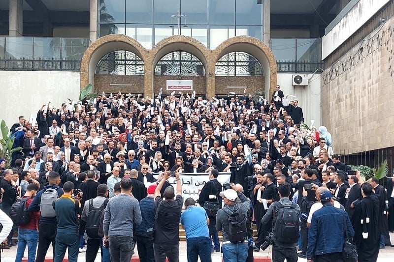 شلل تام بمحاكم المملكة يوم غد الثلاثاء.. أصحاب البذلة السوداء يعلنون التصعيد ضد وهبي 