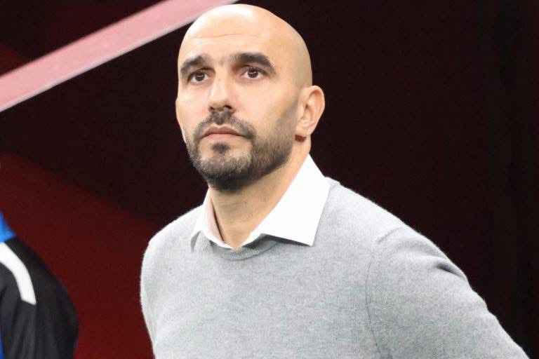 الركراكي: “مائة تخميمة… ولا ضربة بمقص” 