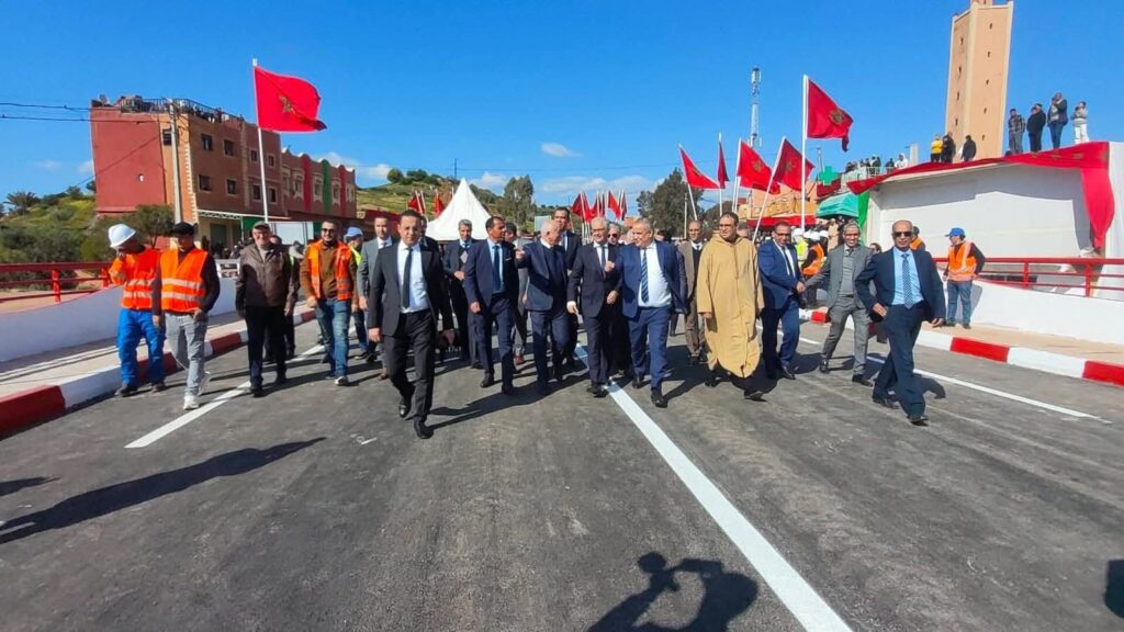 معاناة طريق بجعد–خنيفرة تعود للواجهة… هل تحولت آلام الساكنة إلى ورقة سياسية..؟ 