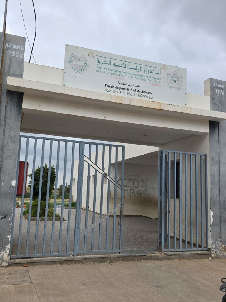 فضيحة بوادي زم: إقصاء جمعية رياضية يكشف انهيار ملعب القرب وتبديد ممتلكات المبادرة الوطنية للتنمية البشرية 