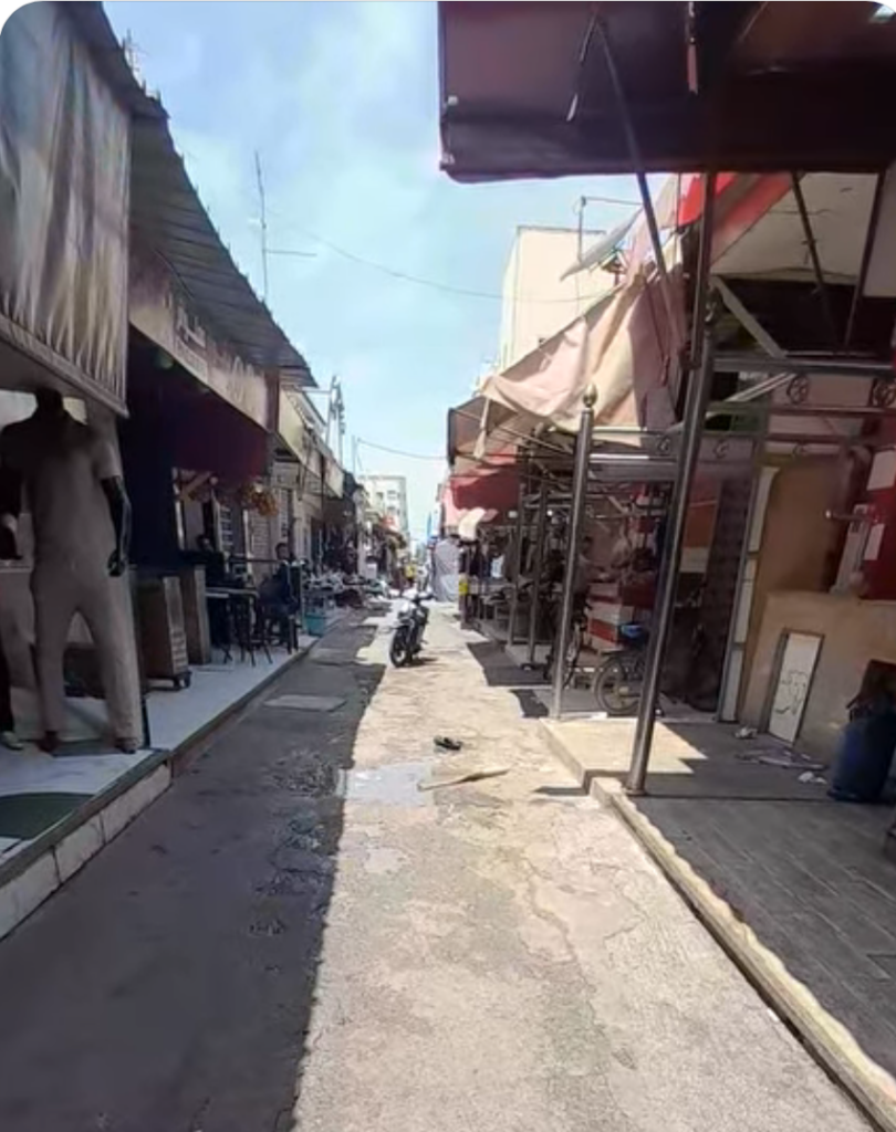 تجار زنقة الحمام بمارشي الشرادي يطالبون بتدخل عاجل لإصلاح البنية التحتية 