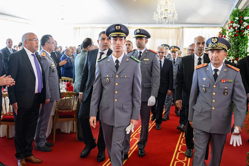 ولي العهد الأمير مولاي الحسن يترأس بالقنيطرة حفل تخرج 304 ضباط مغاربة وأجانب من السلك العالي للدفاع وسلك الأركان